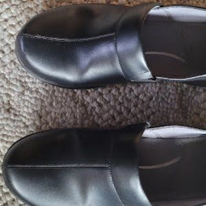 womans' work wonder shoe (by dansko)